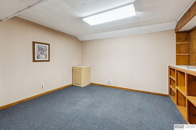 1216 Hillcrest Drive, Bellevue, NE 68005