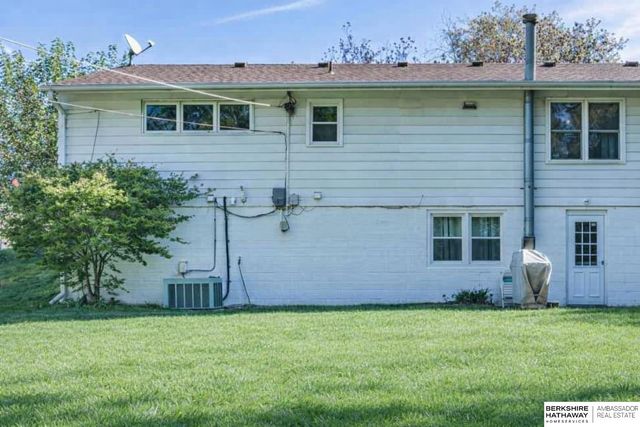 1216 Hillcrest Drive, Bellevue, NE 68005