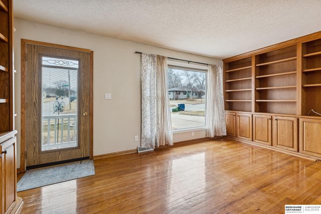 1216 Hillcrest Drive, Bellevue, NE 68005