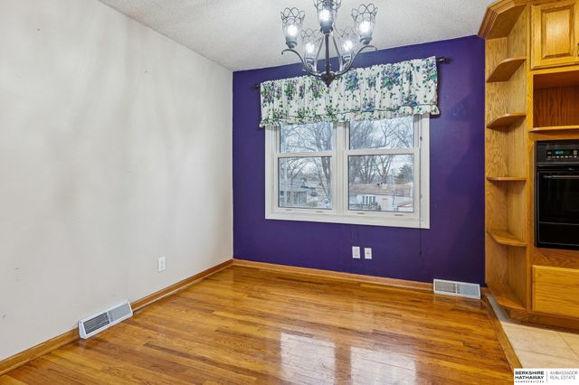 1216 Hillcrest Drive, Bellevue, NE 68005