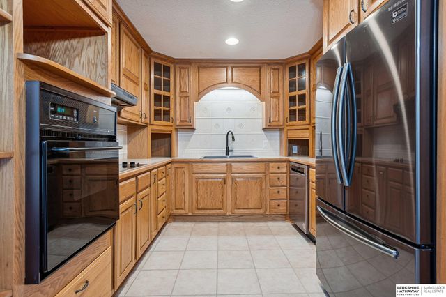 1216 Hillcrest Drive, Bellevue, NE 68005