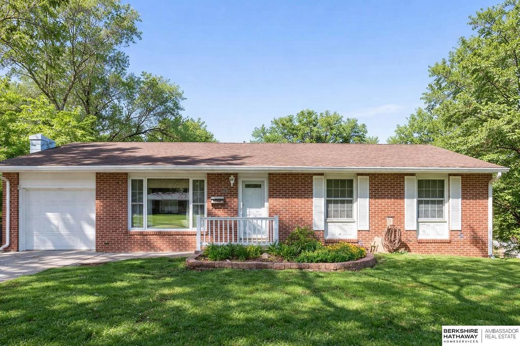 1216 Hillcrest Drive, Bellevue, NE 68005