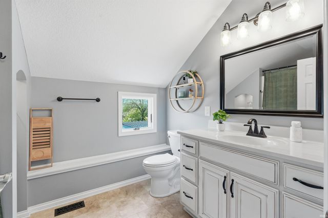 3724 E 550 S-57 Road, Churubusco, IN 46723