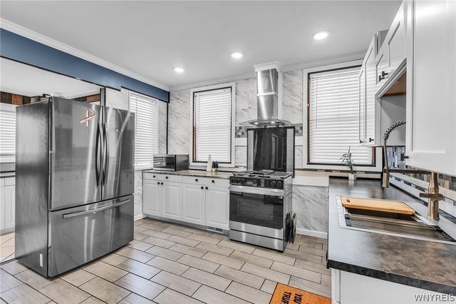 30 Loxley Court, West Seneca, NY 14224