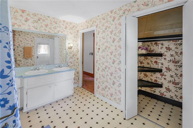 3771 Edison Street NW, Uniontown, OH 44685