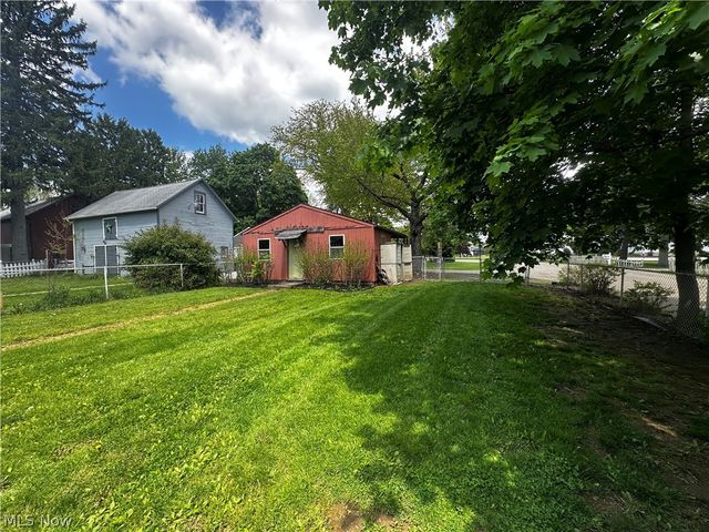 3771 Edison Street NW, Uniontown, OH 44685