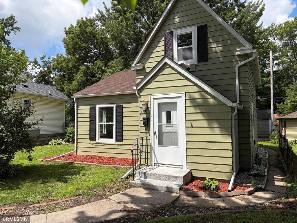 4219 Fremont Avenue N, Minneapolis, MN 55412