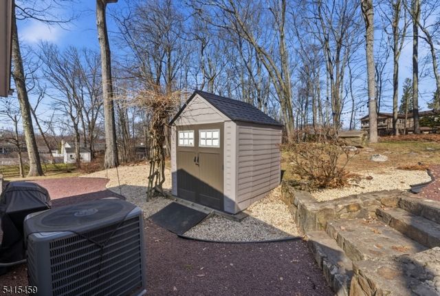 21 Monhegon Ave, Rockaway Twp., NJ 07866