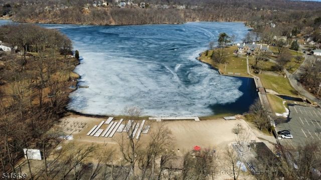 21 Monhegon Ave, Rockaway Twp., NJ 07866