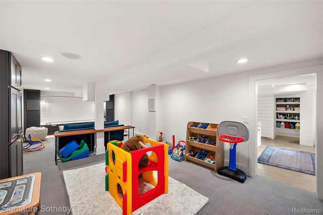 291 W Drayton Street, Ferndale, MI 48220