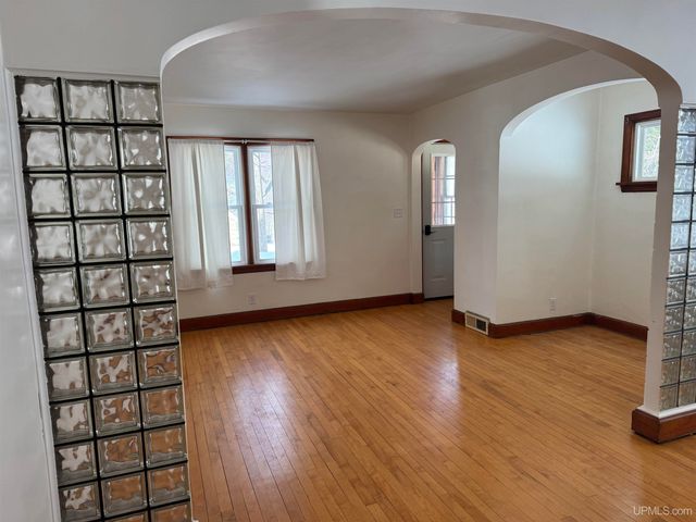 242 Hill Street, Ishpeming, MI 49849