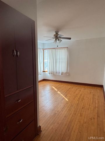 242 Hill Street, Ishpeming, MI 49849