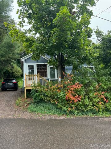 242 Hill Street, Ishpeming, MI 49849