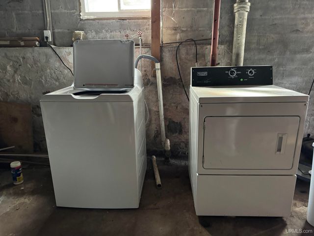 242 Hill Street, Ishpeming, MI 49849