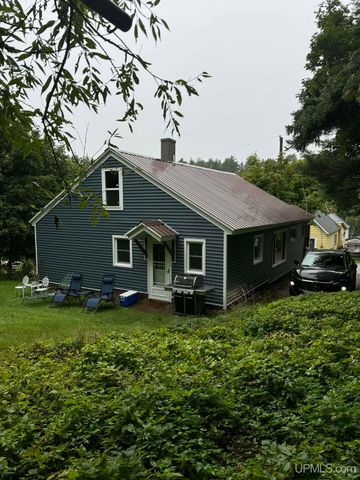 242 Hill Street, Ishpeming, MI 49849