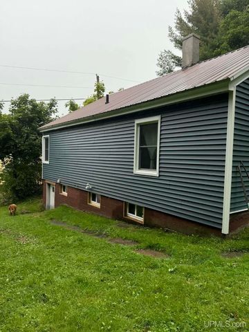 242 Hill Street, Ishpeming, MI 49849