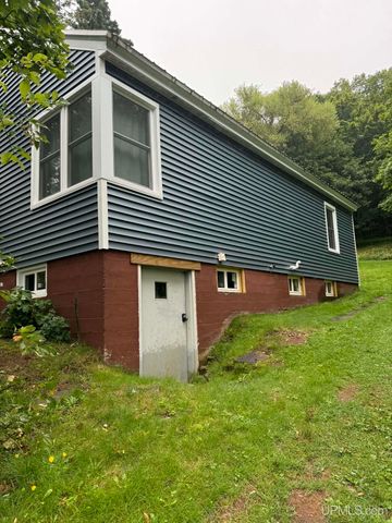 242 Hill Street, Ishpeming, MI 49849