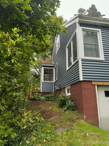 242 Hill Street, Ishpeming, MI 49849