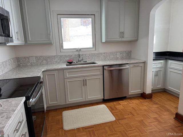 242 Hill Street, Ishpeming, MI 49849