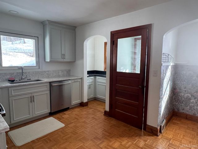 242 Hill Street, Ishpeming, MI 49849