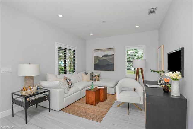 4135 Pegasus WAY, Naples, FL 34120