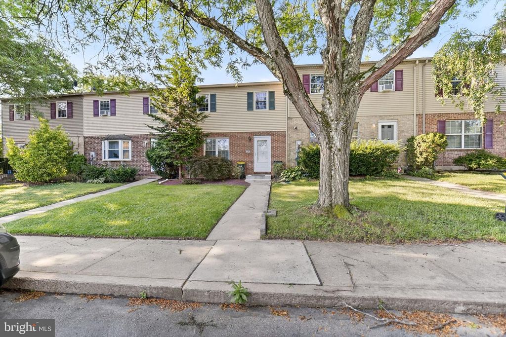 318 TUPELO CT, Allentown, PA 18104