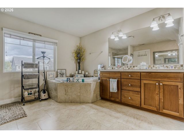 15823 Se Basalt Ct, Damascus, OR 97089