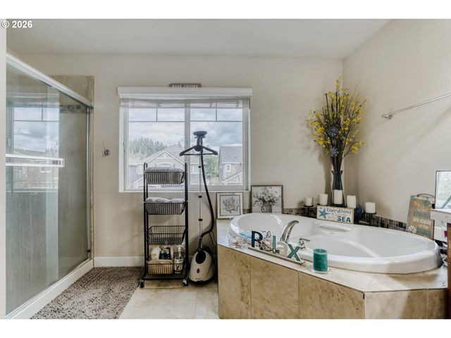 15823 Se Basalt Ct, Damascus, OR 97089