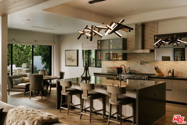 144 N Bowling Green Way, Los Angeles, CA 90049