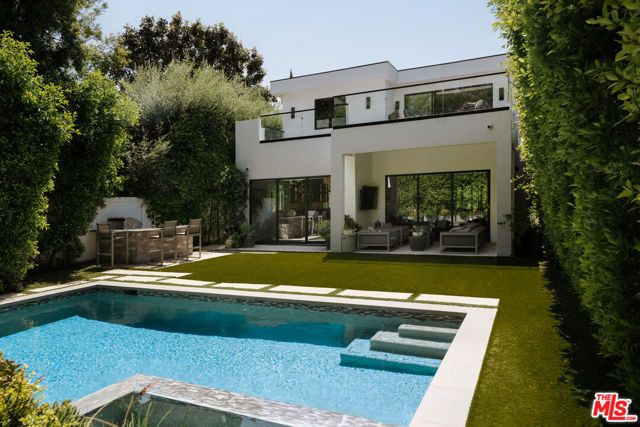 144 N Bowling Green Way, Los Angeles, CA 90049