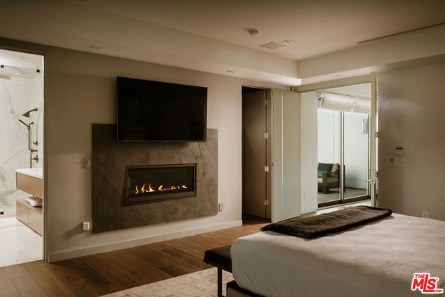 144 N Bowling Green Way, Los Angeles, CA 90049