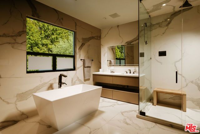 144 N Bowling Green Way, Los Angeles, CA 90049