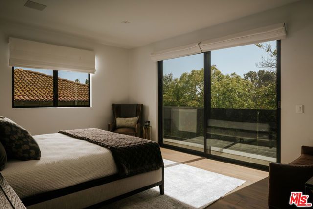 144 N Bowling Green Way, Los Angeles, CA 90049