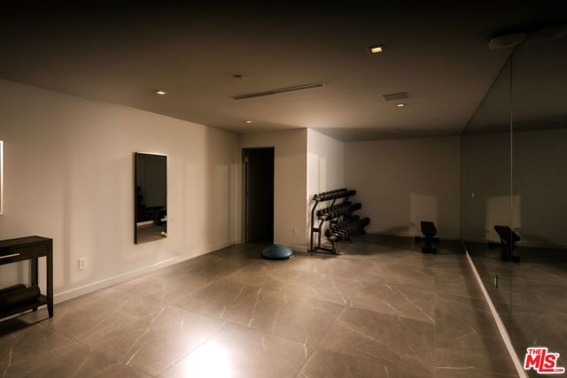 144 N Bowling Green Way, Los Angeles, CA 90049