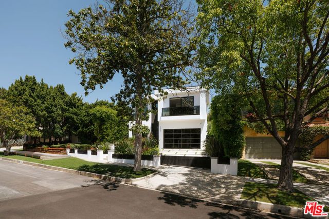 144 N Bowling Green Way, Los Angeles, CA 90049