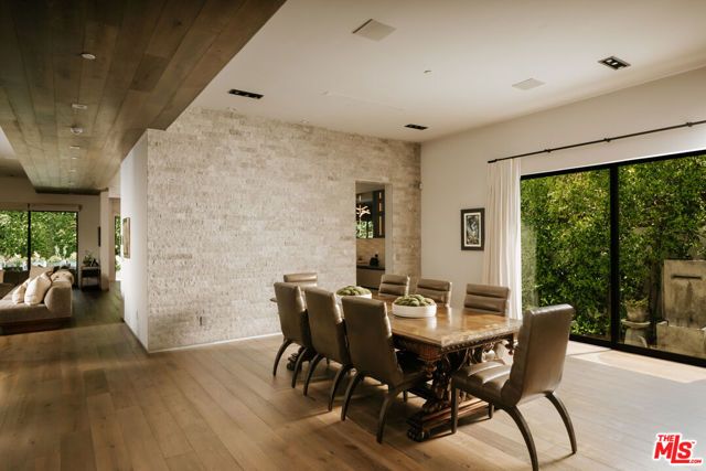 144 N Bowling Green Way, Los Angeles, CA 90049