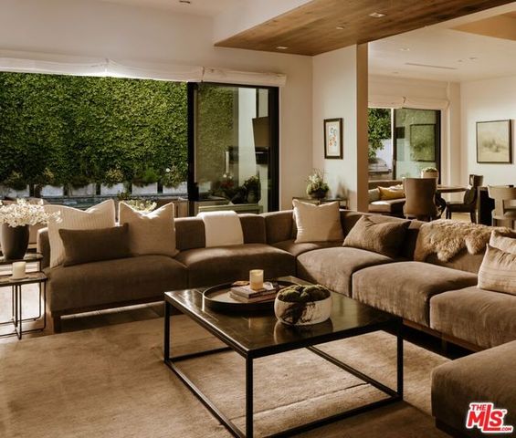 144 N Bowling Green Way, Los Angeles, CA 90049
