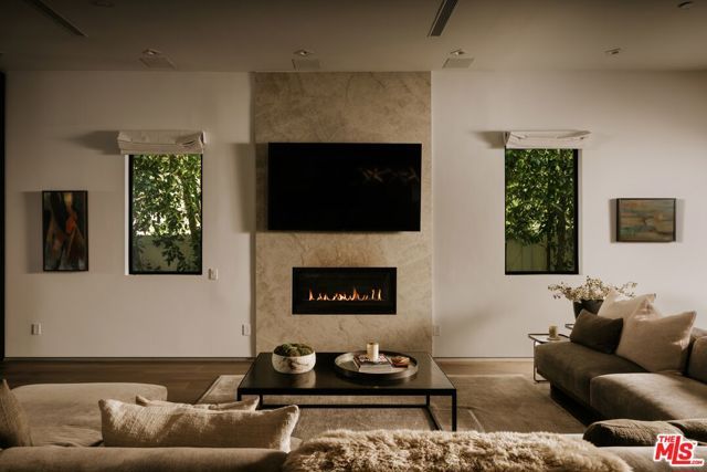 144 N Bowling Green Way, Los Angeles, CA 90049