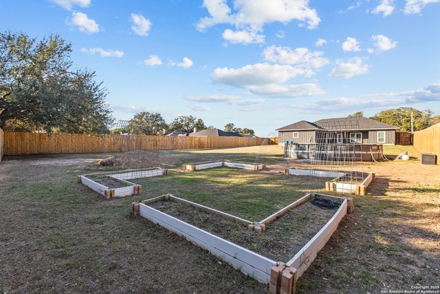 1015 Timbercrest, Pleasanton, TX 78064