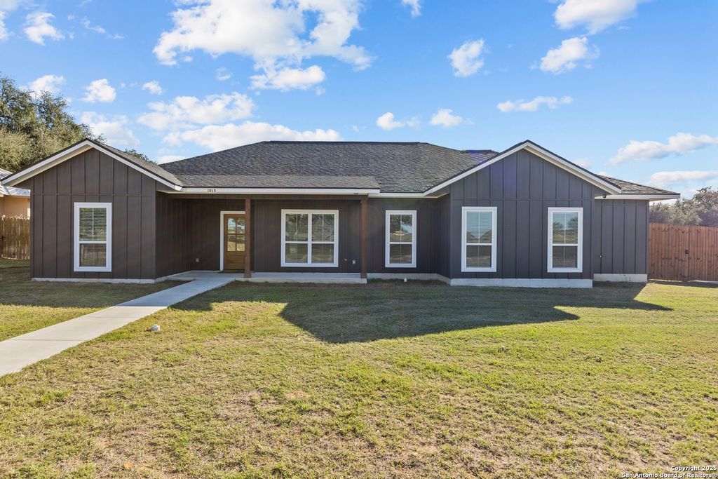 1015 Timbercrest, Pleasanton, TX 78064