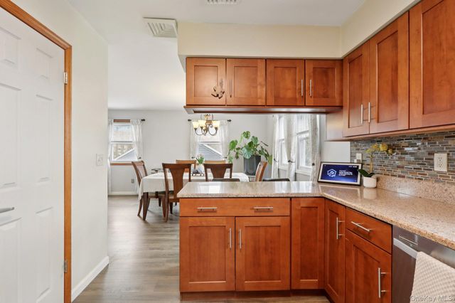 335 Oak Drive, New Windsor, NY 12553