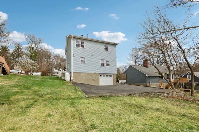 335 Oak Drive, New Windsor, NY 12553