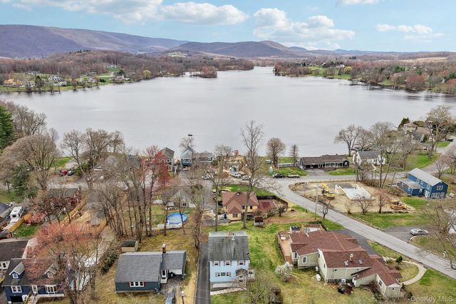 335 Oak Drive, New Windsor, NY 12553