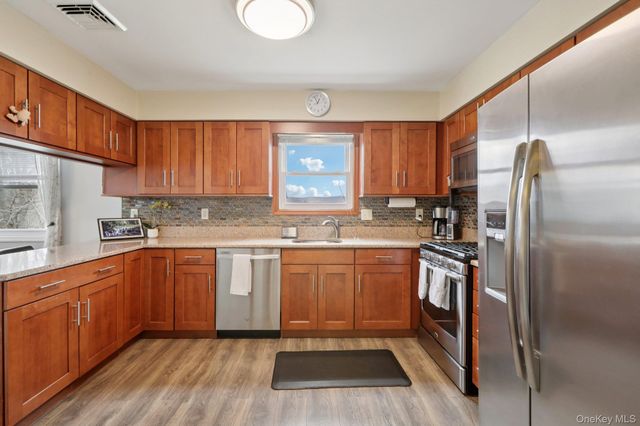 335 Oak Drive, New Windsor, NY 12553