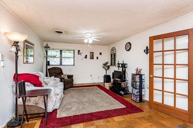 324 Highland Park Dr, Baton Rouge, LA 70808