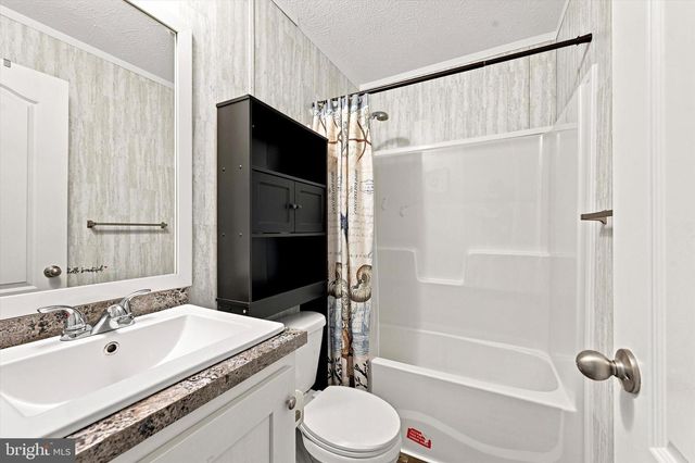 25 FLEMING DR, Coatesville, PA 19320