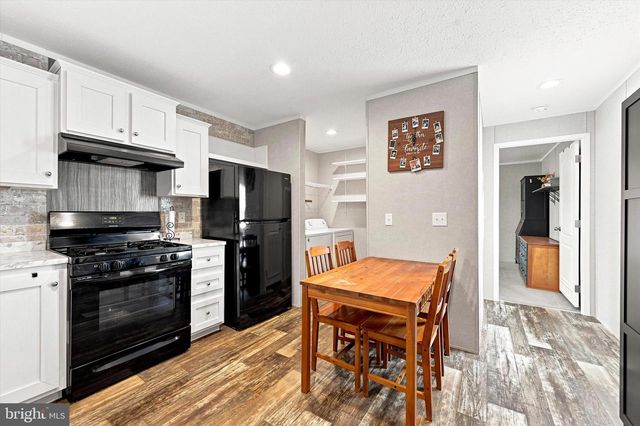 25 FLEMING DR, Coatesville, PA 19320