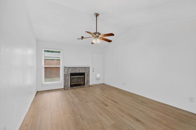 23 Gittiban Place, Pantego, TX 76013