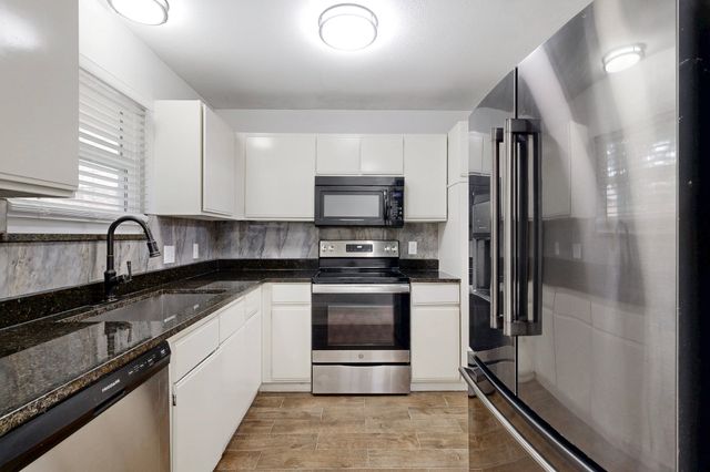 23 Gittiban Place, Pantego, TX 76013