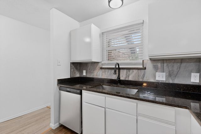 23 Gittiban Place, Pantego, TX 76013